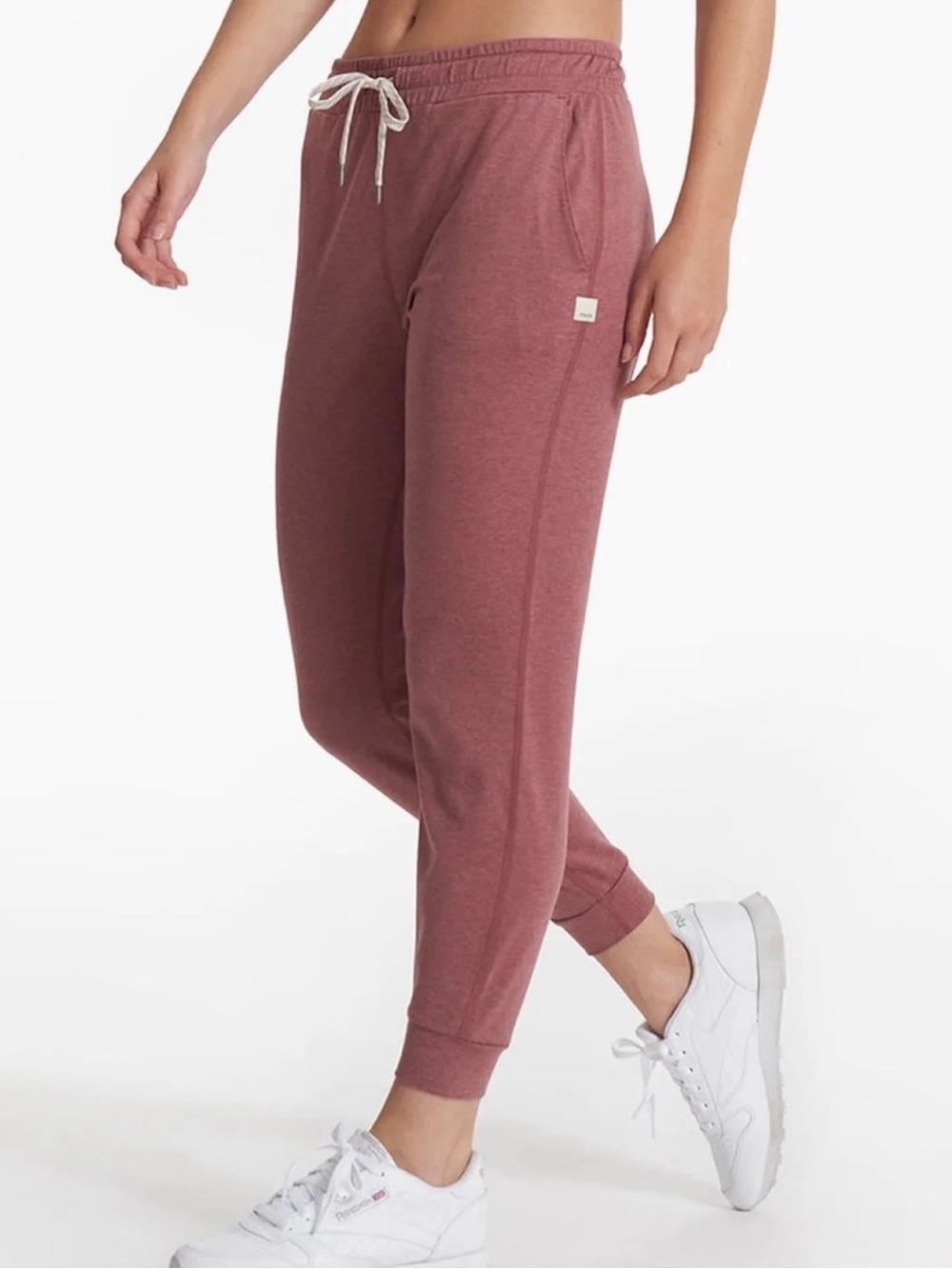 Vuori performance womenโs jogger
